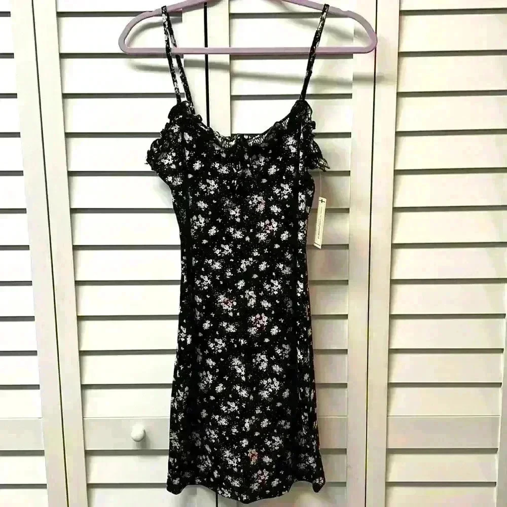 No Comment Floral Ruffle Dress Size Medium NWT